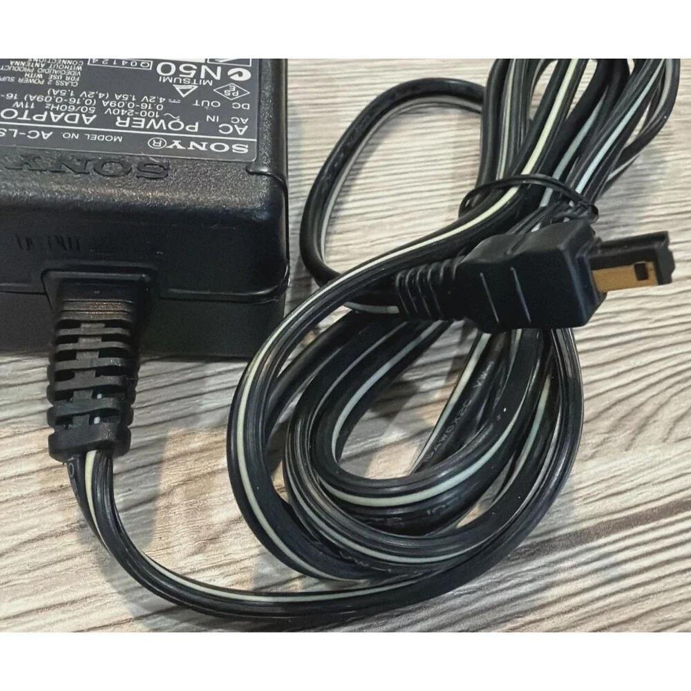 Genuine Sony AC-L25B AC Power Adapter Charger 18W OEM AC 100-240V